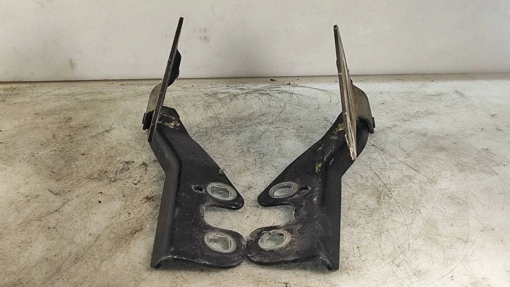 Mootorikapoti hinged 13213447