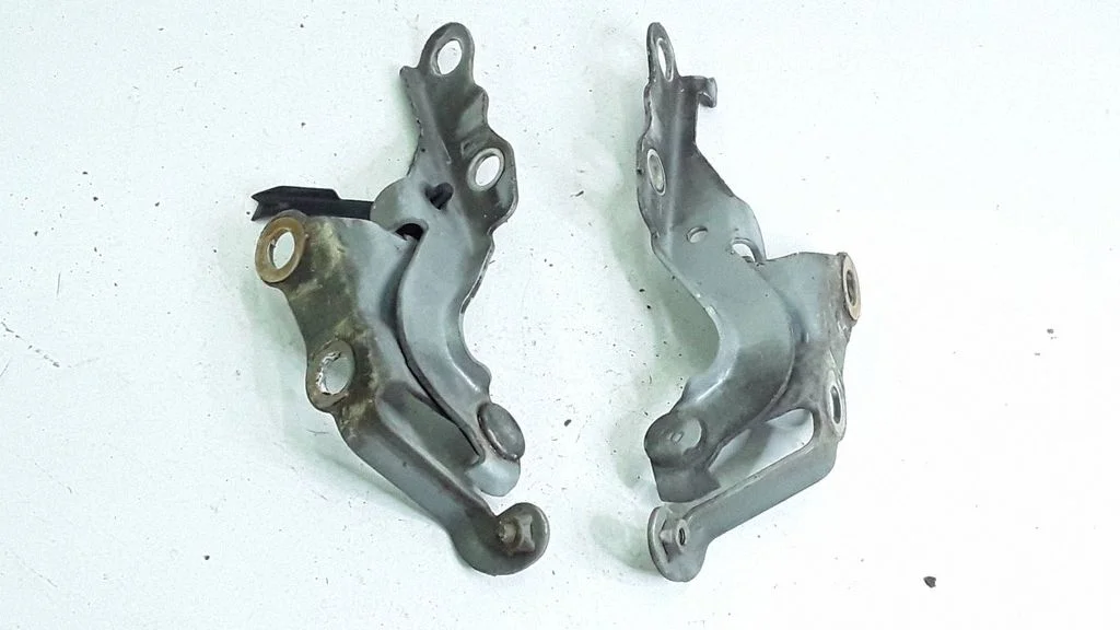Mootorikapoti hinged
