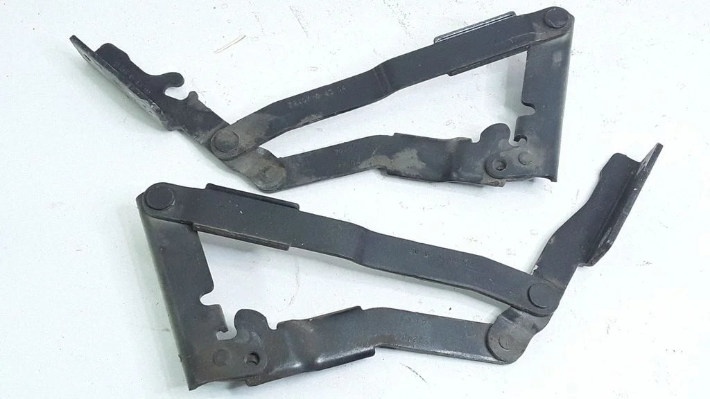 Engine bonnet/hood hinges 72408