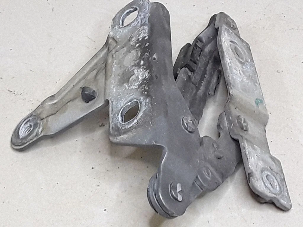 Engine bonnet/hood hinges – Seat Altea XL (2004-2015)