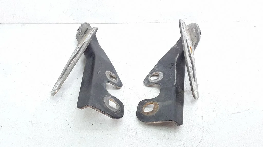 Engine bonnet/hood hinges – Opel Vectra C (2002-2005)