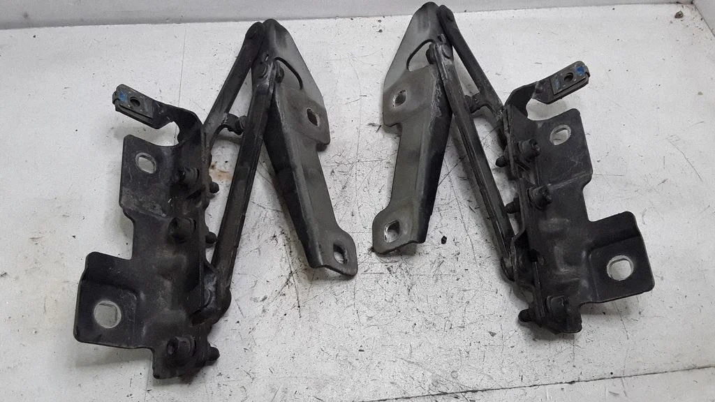 Engine bonnet/hood hinges – Opel Insignia A (2008-2017)