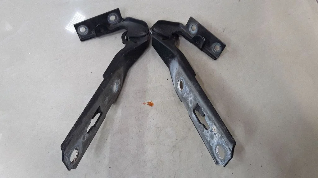 Mootorikapoti hinged