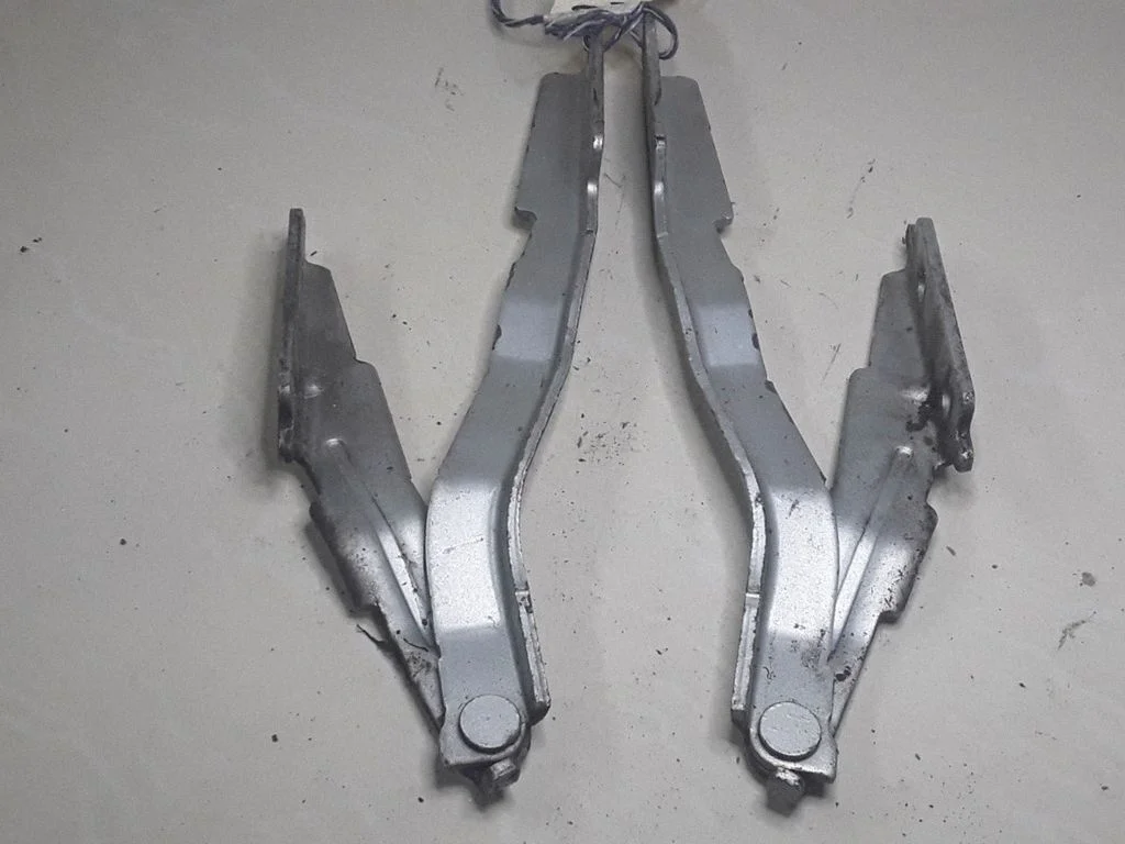 Mootorikapoti hinged 72411G