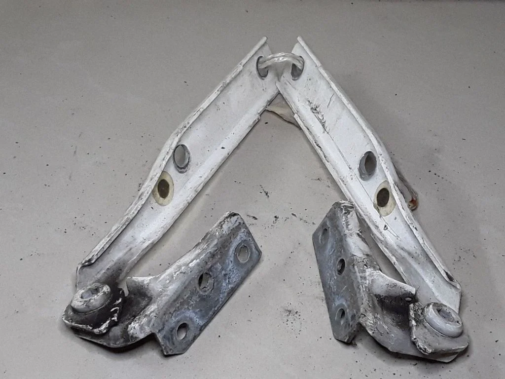 Mootorikapoti hinged – Audi A6 S6 C4 4A (1994-1997)