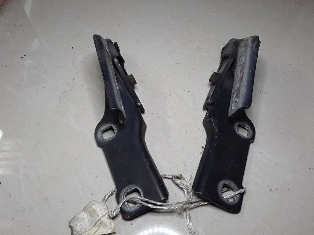 Engine bonnet/hood hinges 1912307