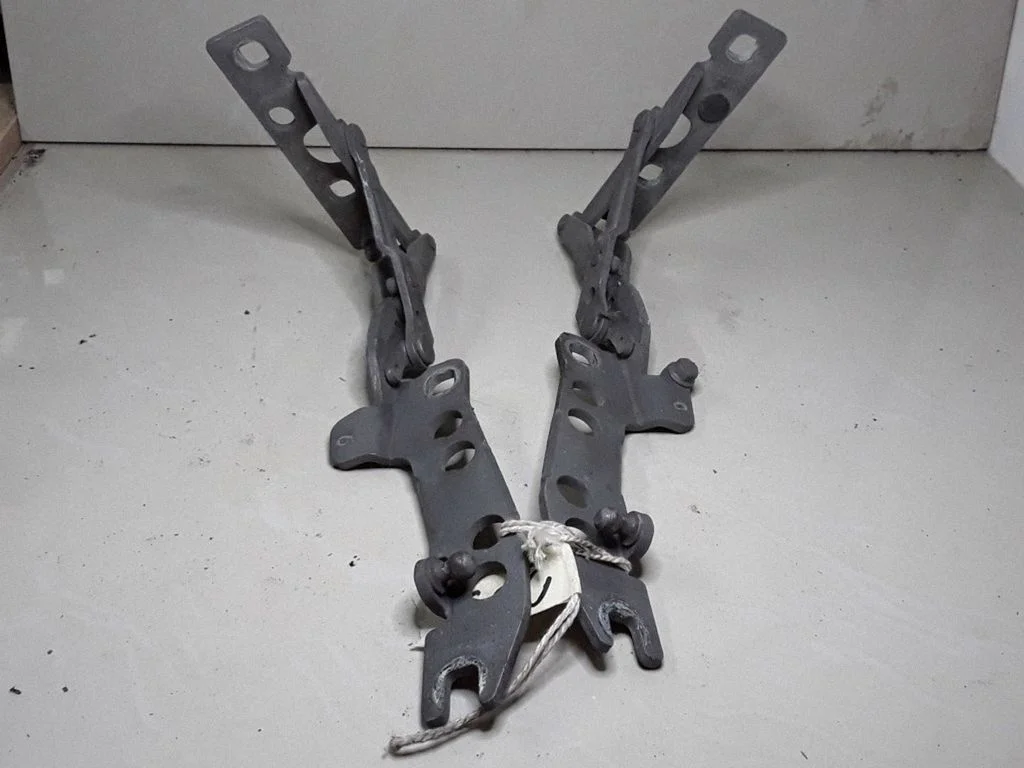 Mootorikapoti hinged