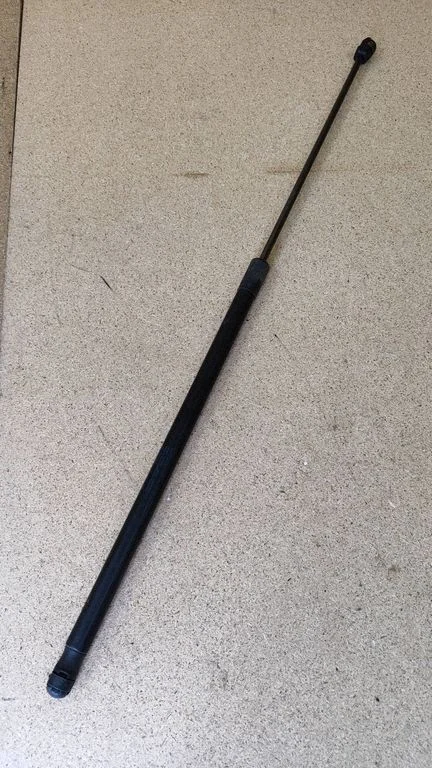Front bonnet/hood damper/strut – Volkswagen Passat B5.5 (2001-2005)