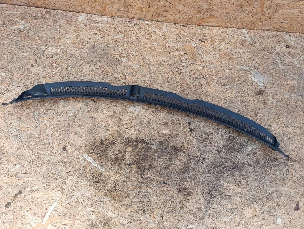 Wiper trim 3R1819403