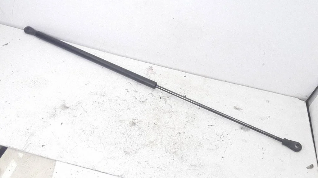 Mootorikapoti amortisaator – Audi A4 S4 B5 8D (1994-1999)
