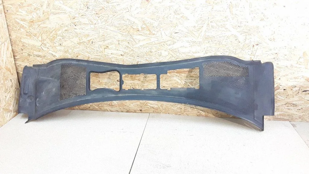Wiper trim – Volkswagen Passat B5.5 (2001-2005)