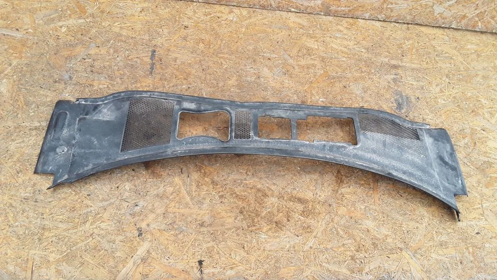 Wiper trim – Volkswagen Passat B5.5 (2001-2005)