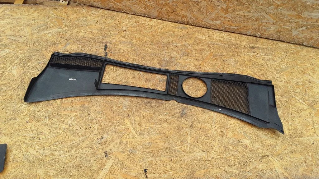 Wiper trim – Audi A6 Allroad C5 (1999-2005)