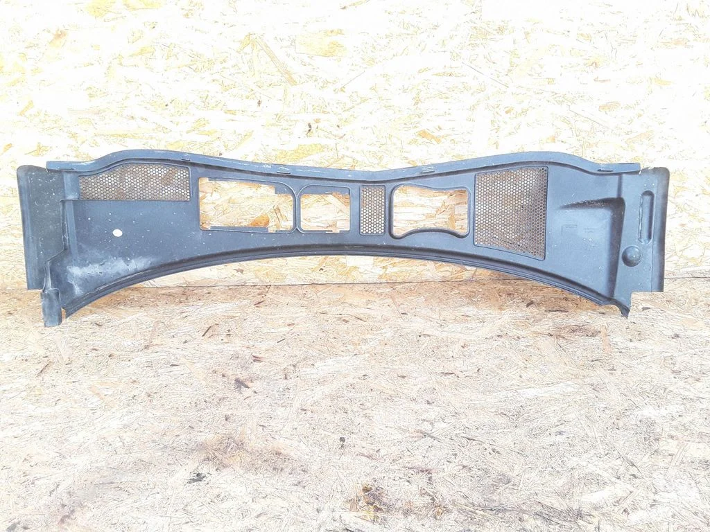 Wiper trim – Volkswagen Passat B5.5 (2001-2005)