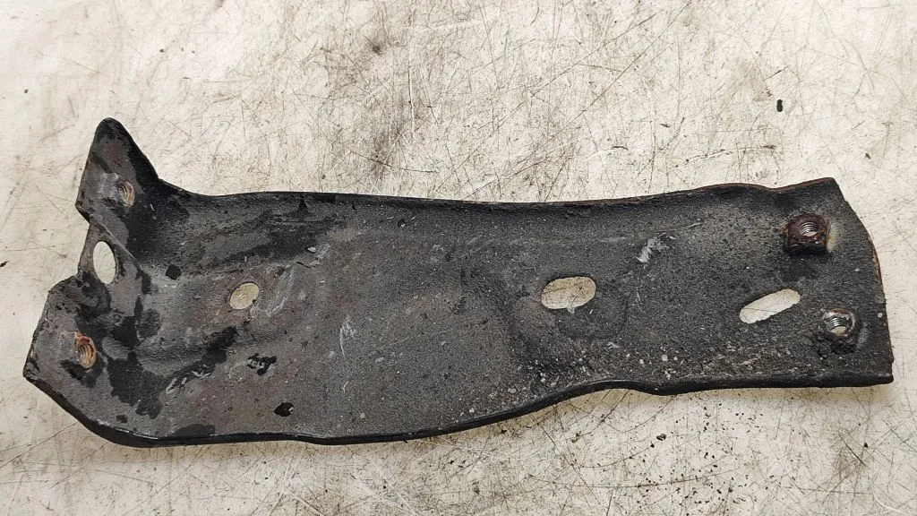 Fender mounting bracket – Volkswagen Passat B6 (2005-2010)