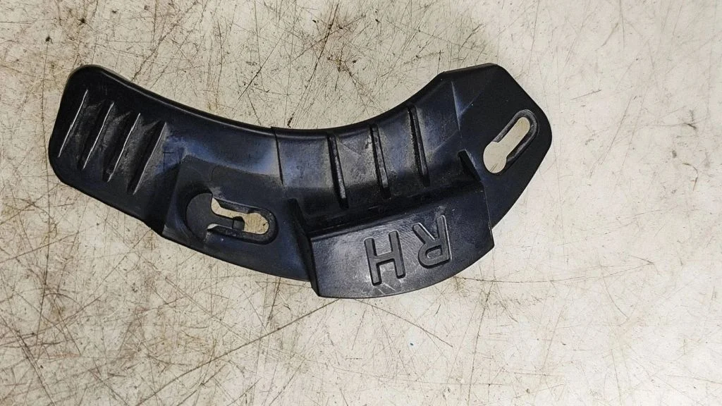 Fender mounting bracket A4548810406