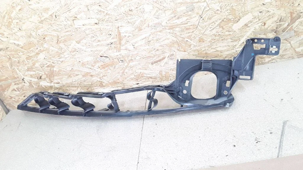 Fender mounting bracket 7157989