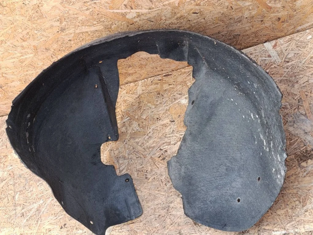 Front wheel arch liner splash guards – left