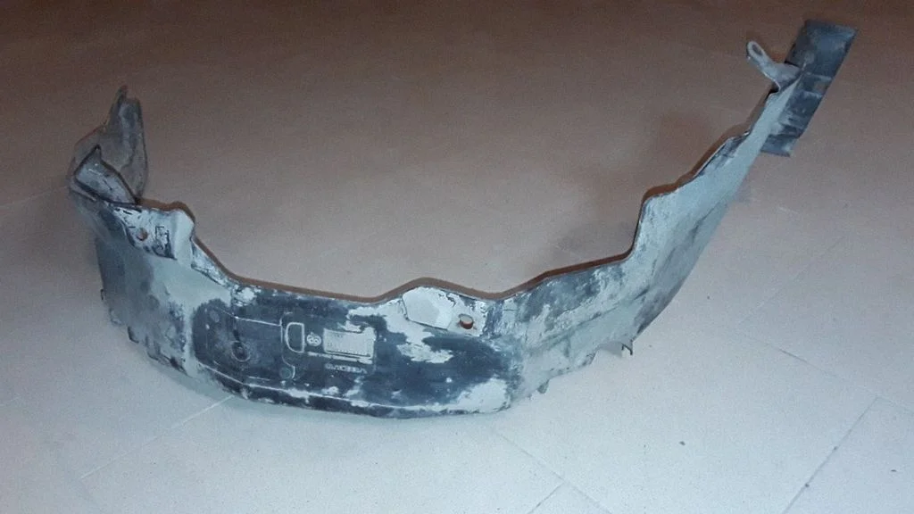 Front wheel arch liner splash guards – right
