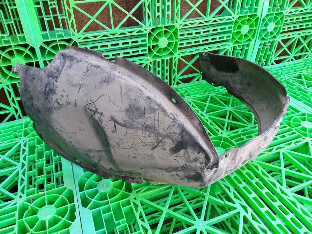 Front wheel arch liner splash guards 4A0821171