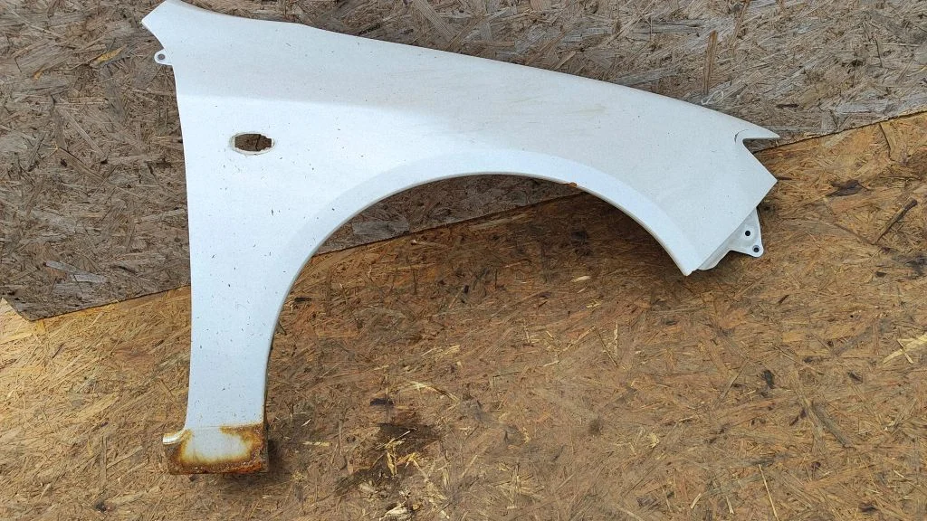 Fender – right