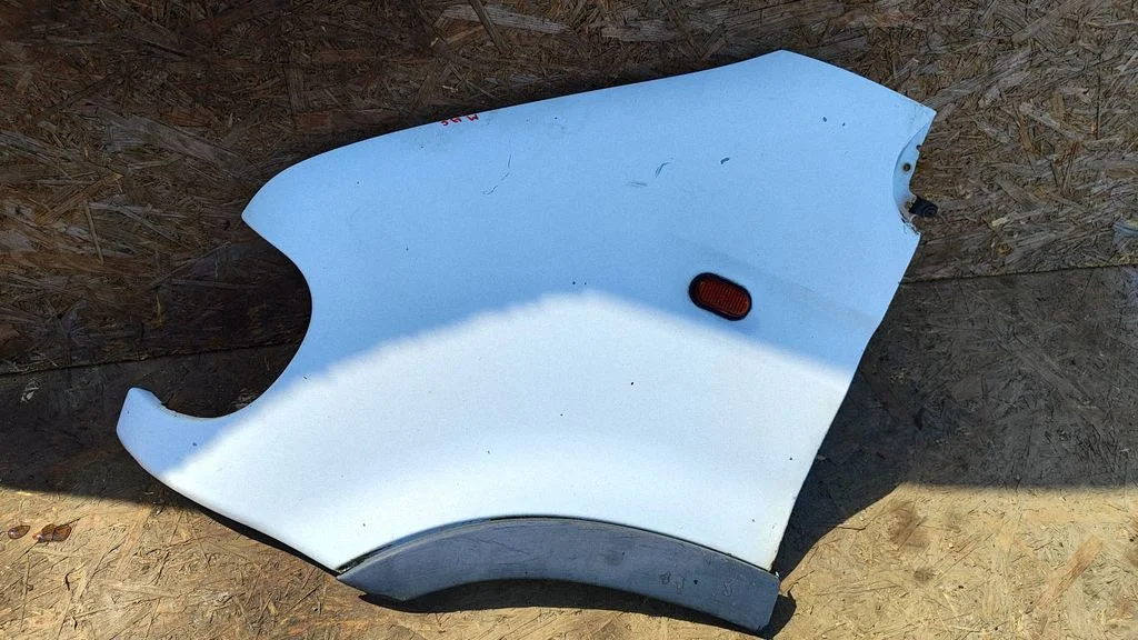 Fender – left