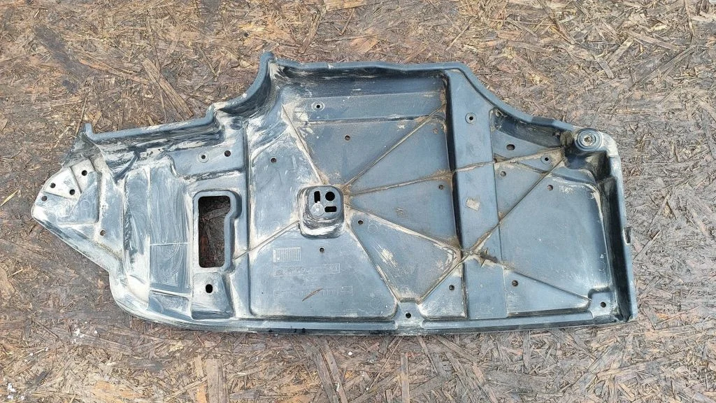 Engine splash shield/under tray 5839902010
