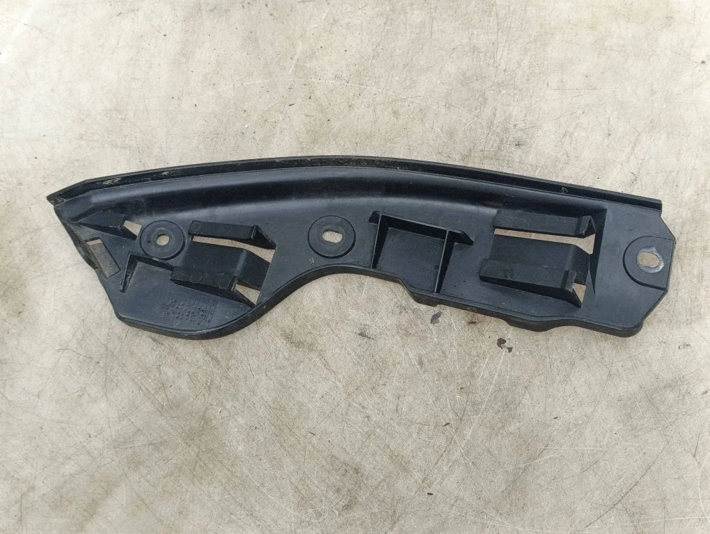Rear bumper mounting bracket – Volkswagen Touareg I (2002-2010)