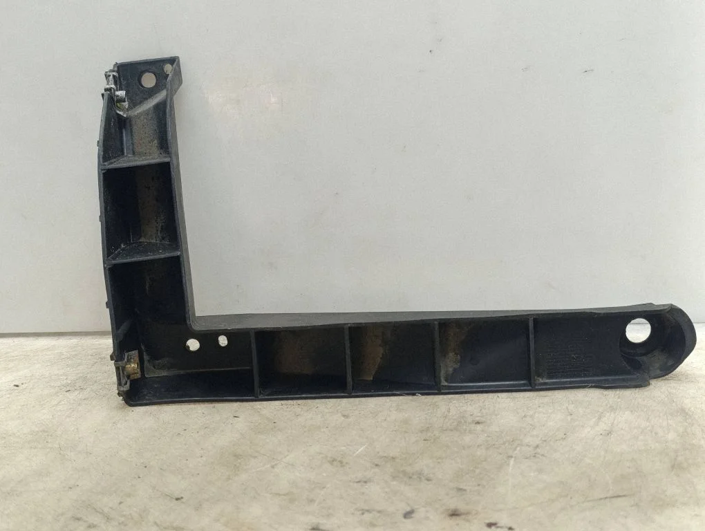 Rear bumper mounting bracket – Volkswagen Touareg I (2002-2010)