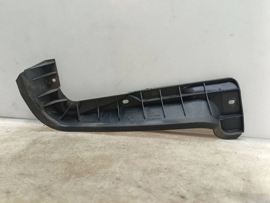 Rear bumper mounting bracket – Skoda Roomster (5J) (2006-2015)