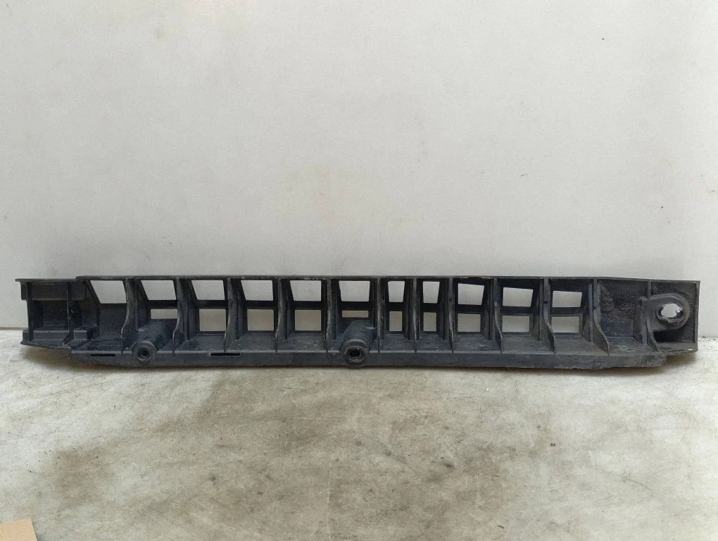 Rear bumper mounting bracket – Skoda Roomster (5J) (2006-2015)