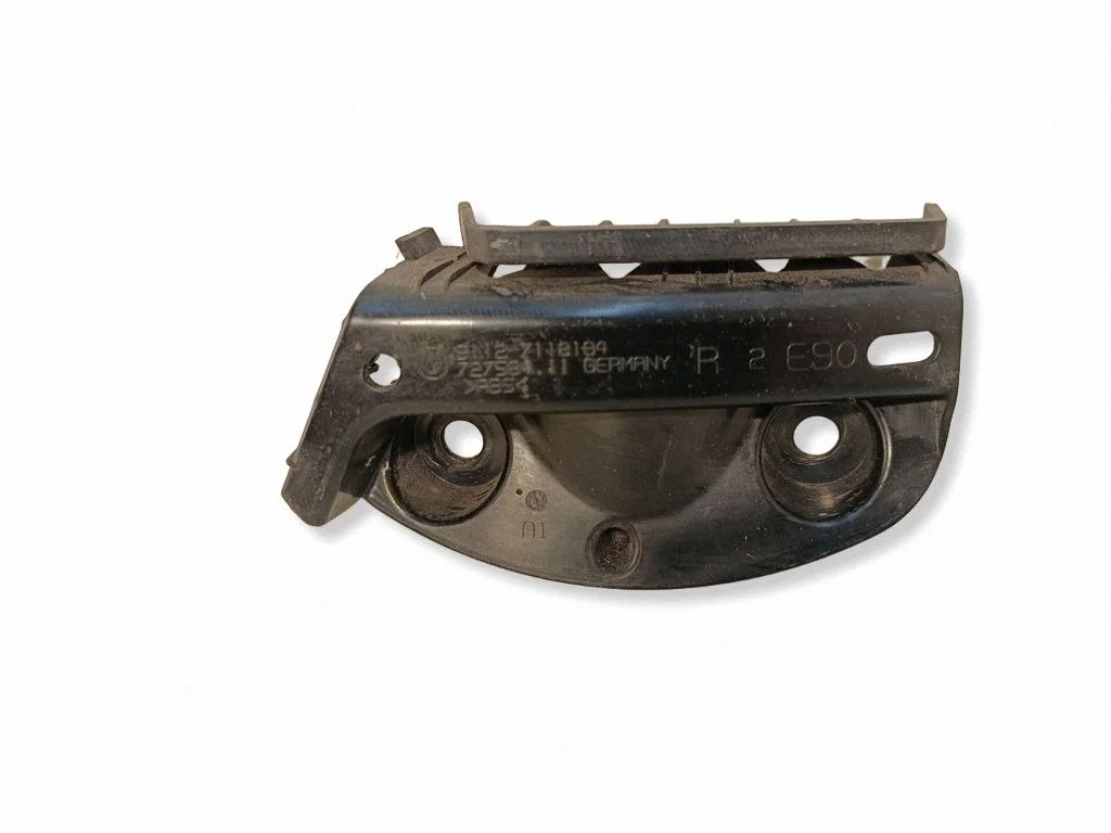 Rear bumper mounting bracket 7118194