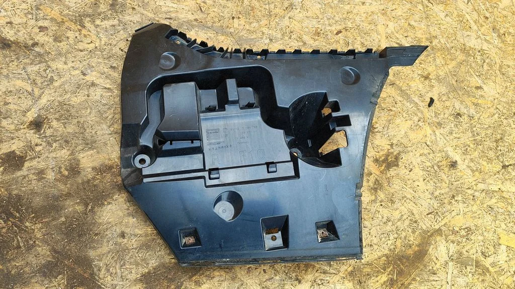 Rear bumper mounting bracket 7184768