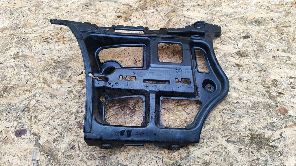 Rear bumper mounting bracket 7058519