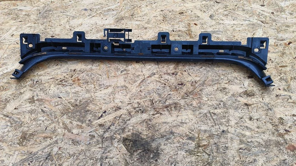 Rear bumper mounting bracket 7058522