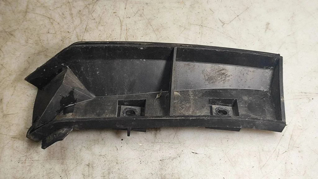 Rear bumper mounting bracket 30698696