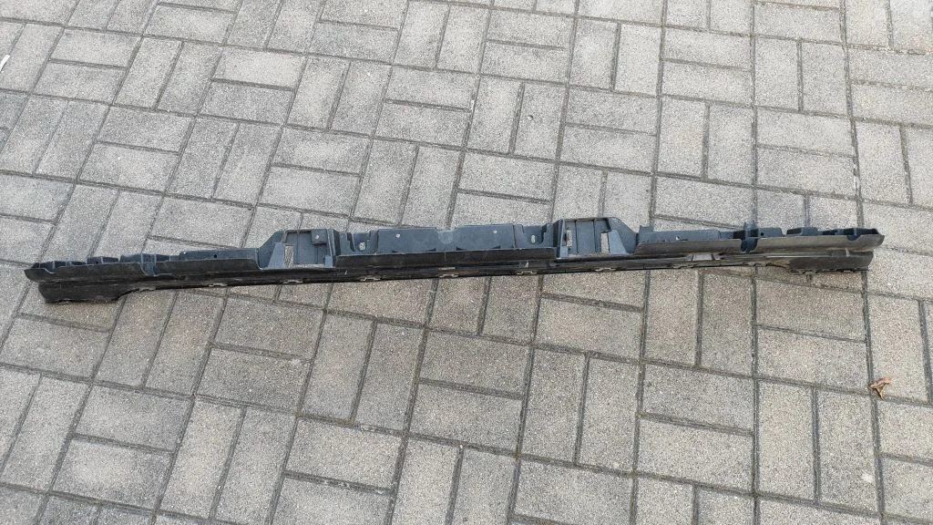 Rear bumper mounting bracket 4M0807458A