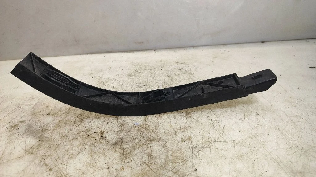 Rear bumper mounting bracket MN900059