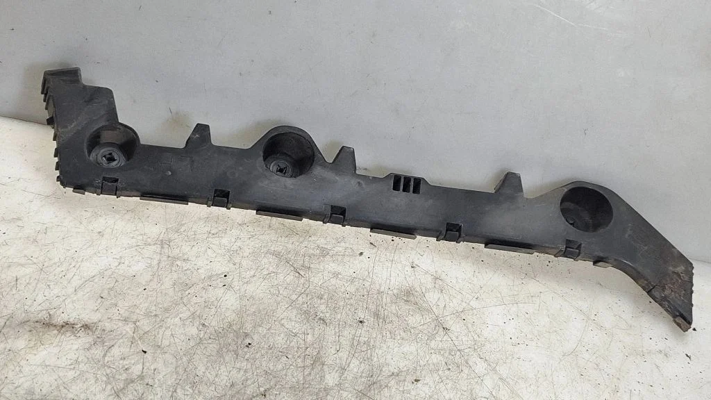 Rear bumper mounting bracket GS2B502J1