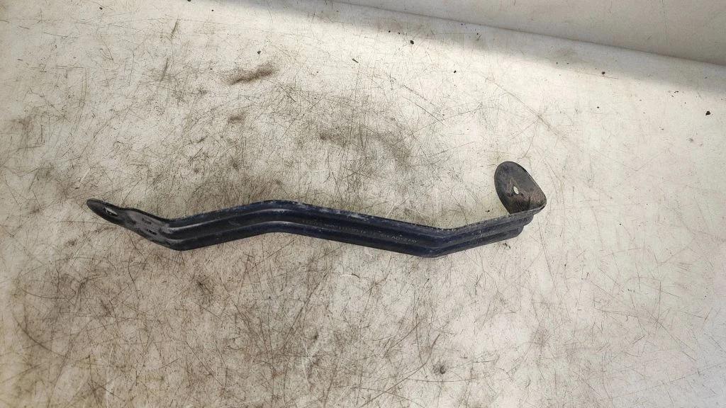 Rear bumper mounting bracket 9802113