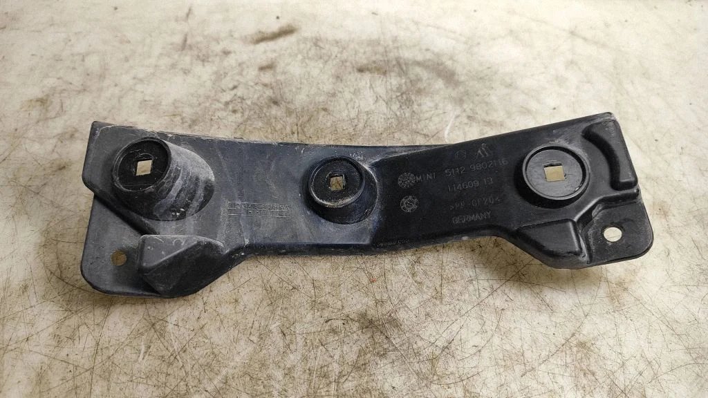Rear bumper mounting bracket 9802116
