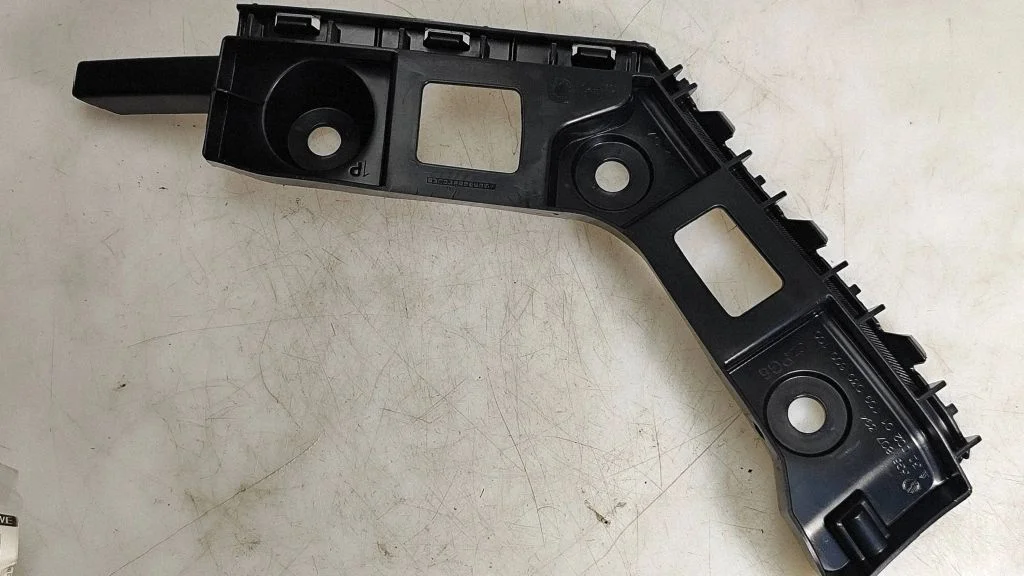 Rear bumper mounting bracket – Volkswagen e-Golf (2014-)