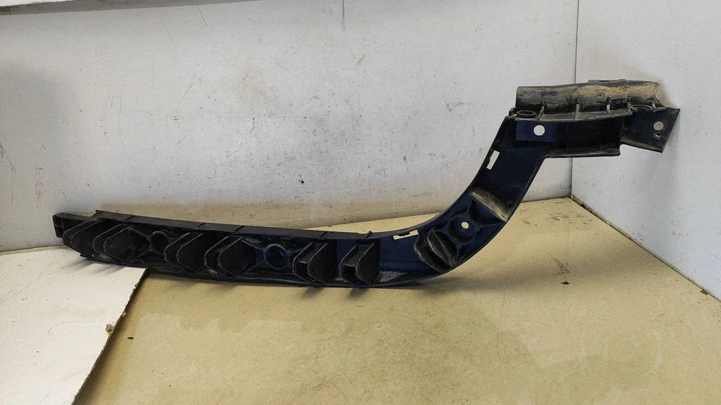 Tagumise kaitseraua kinnitusklamber 5P5807862
