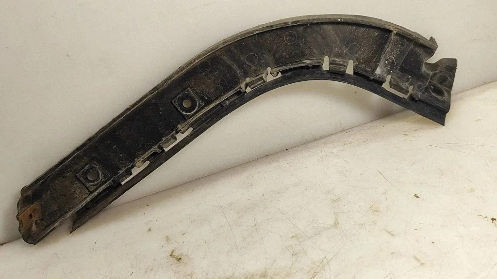Rear bumper mounting bracket – Volvo S40 (2004-2007)