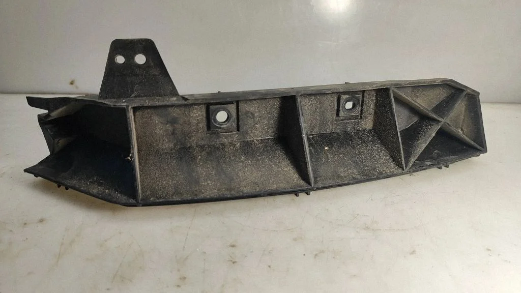 Rear bumper mounting bracket – Volvo S40 (2004-2007)