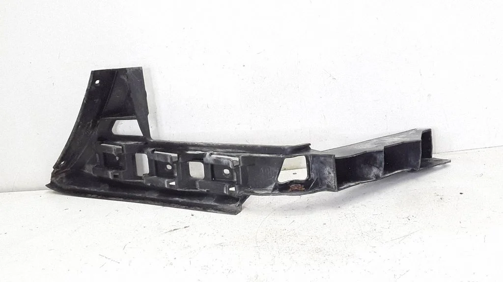 Tagumise kaitseraua kinnitusklamber – Volkswagen Touran I (2003-2010)
