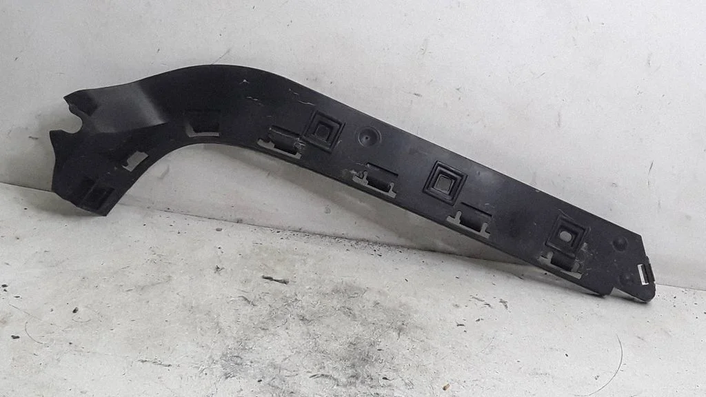 Tagumise kaitseraua kinnitusklamber – Volvo V50 (2004-2007)