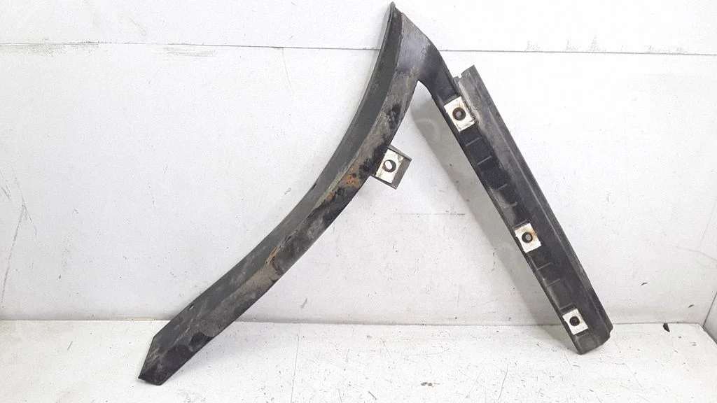 Rear bumper mounting bracket – Volkswagen Passat B5 (1997-2000)