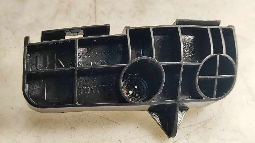 Rear bumper mounting bracket 5256302030