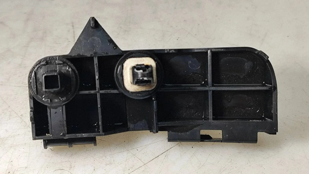 Rear bumper mounting bracket 5256202040